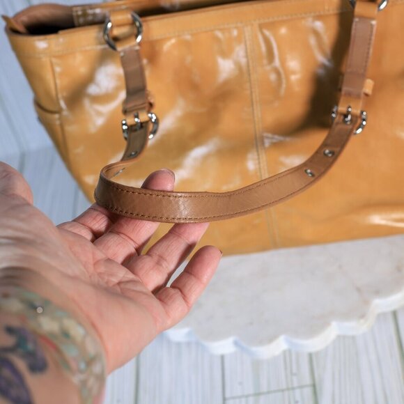 Coach Gallery F13761 Golden Tan Patent Leather Medium Shoulder Bag Turn Locks - Picture 5 of 16